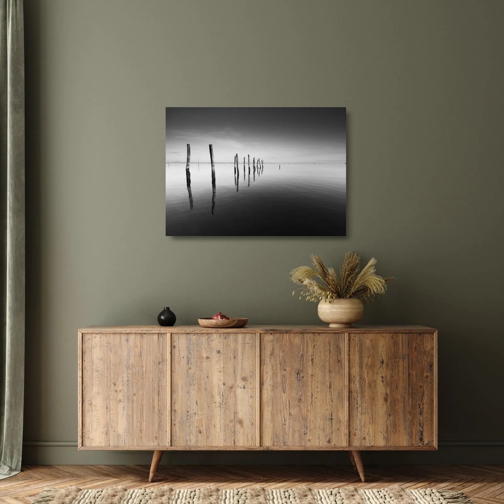 Egy fekete-fehér vízfelszín képe (üvegen) (70x50 cm)