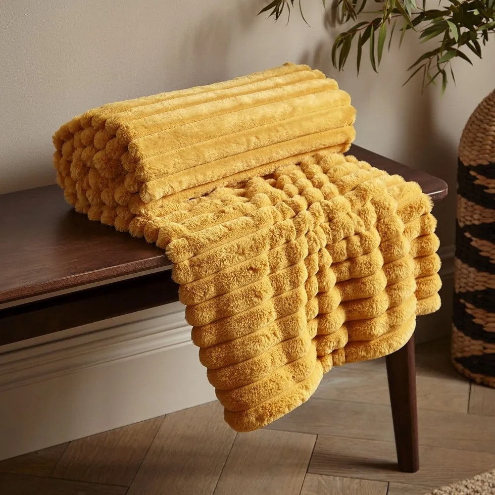 Mikroplüss takaró 130x170 cm Cosy Ribbed – Catherine Lansfield