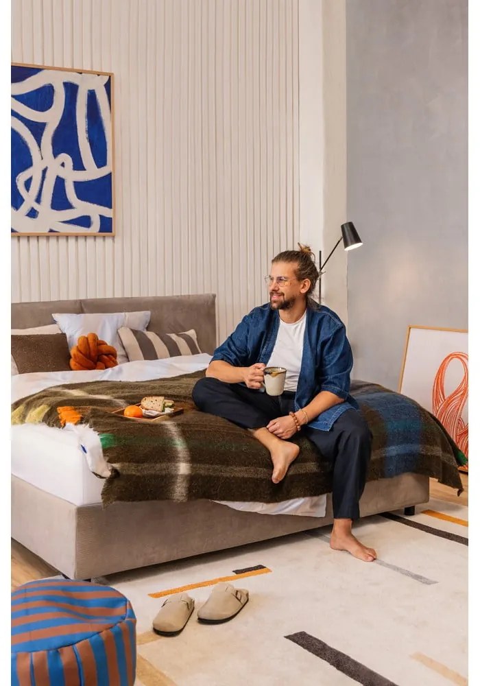 Szürkésbarna kárpitozott ágyneműtartós franciaágy ágyráccsal 180x200 cm Myra Pillow – Bonami Selection