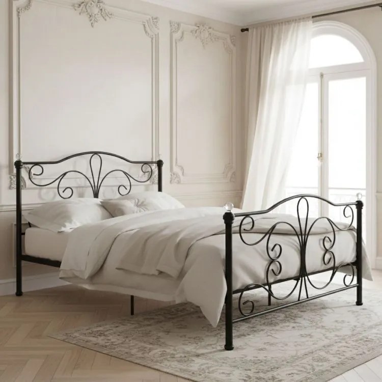 Modern fém ágy stabil vázzal és magas fejtámlával