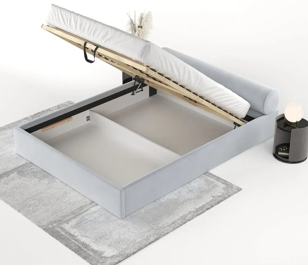 Világosszürke kárpitozott ágyneműtartós franciaágy ágyráccsal 200x200 cm Solvo – Maison de Rêve