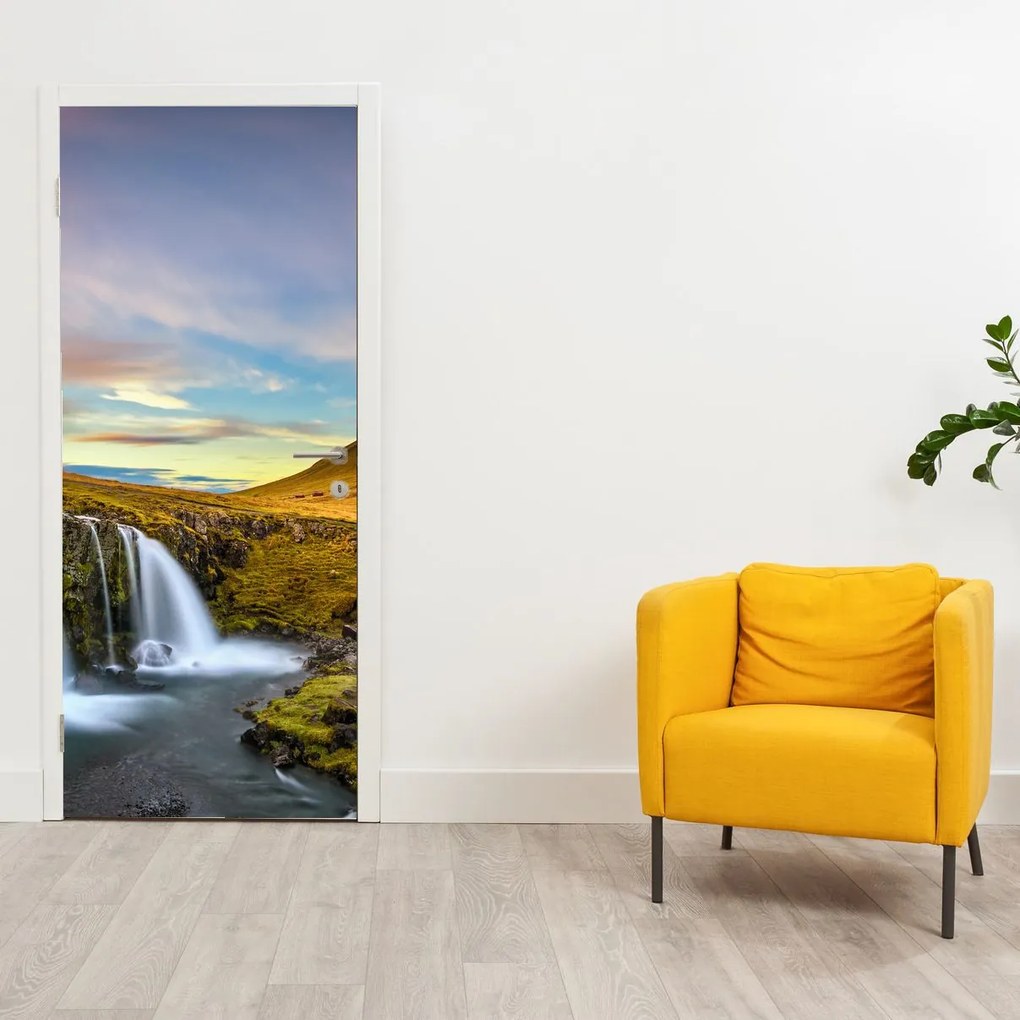 Fotótapéta ajtóra - Hegyek és vízesések Izlandon (95x205cm)