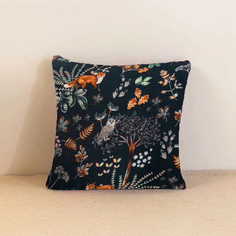 Mikroplüss párnahuzat THE FOX AND THE HARE 45x45 cm, sötétzöld