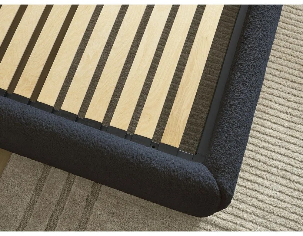 Sötétkék kárpitozott ágyneműtartós-ágytámla nélkül franciaágy ágyráccsal 180x200 cm Inera – Bobochic Paris