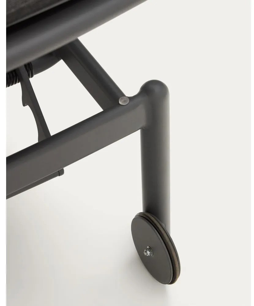 Fekete fém kerti napozóágy Marcona – Kave Home