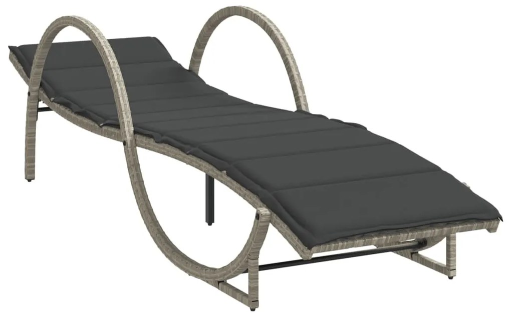 2 db világosszürke polyrattan napozóágy asztallal