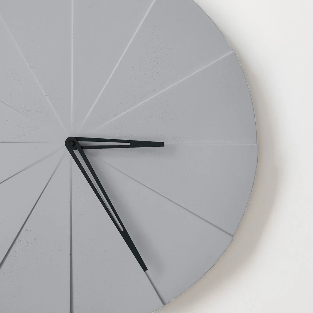 ODLITO Beton falióra Torta – szürke – 50 cm – fekete mutatók