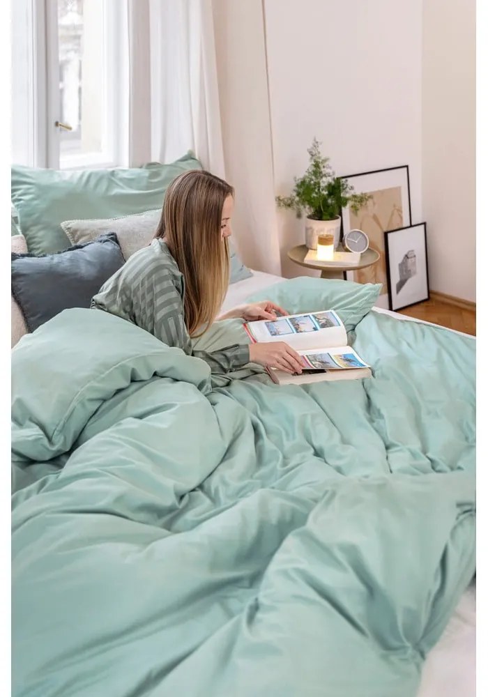 Zöld kétszemélyes mikroszatén ágyneműhuzat 200x200 cm Basic – Bonami Essentials