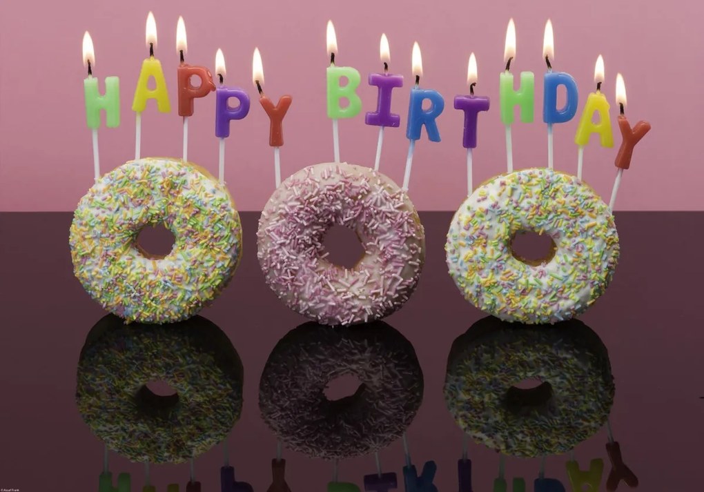 Poszter 66,5x46,5cm Szülinapi gyertyák fánkokon, Assaf Frank