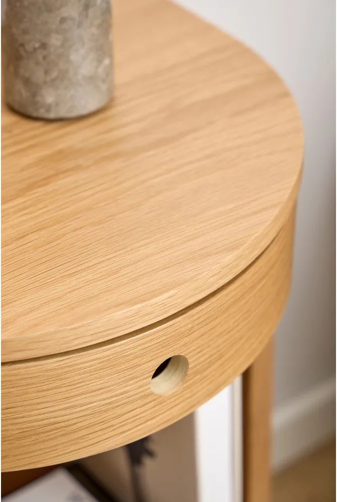 Világos natúr színű éjjeliszekrény tölgyfa dekorral Paron – Actona
