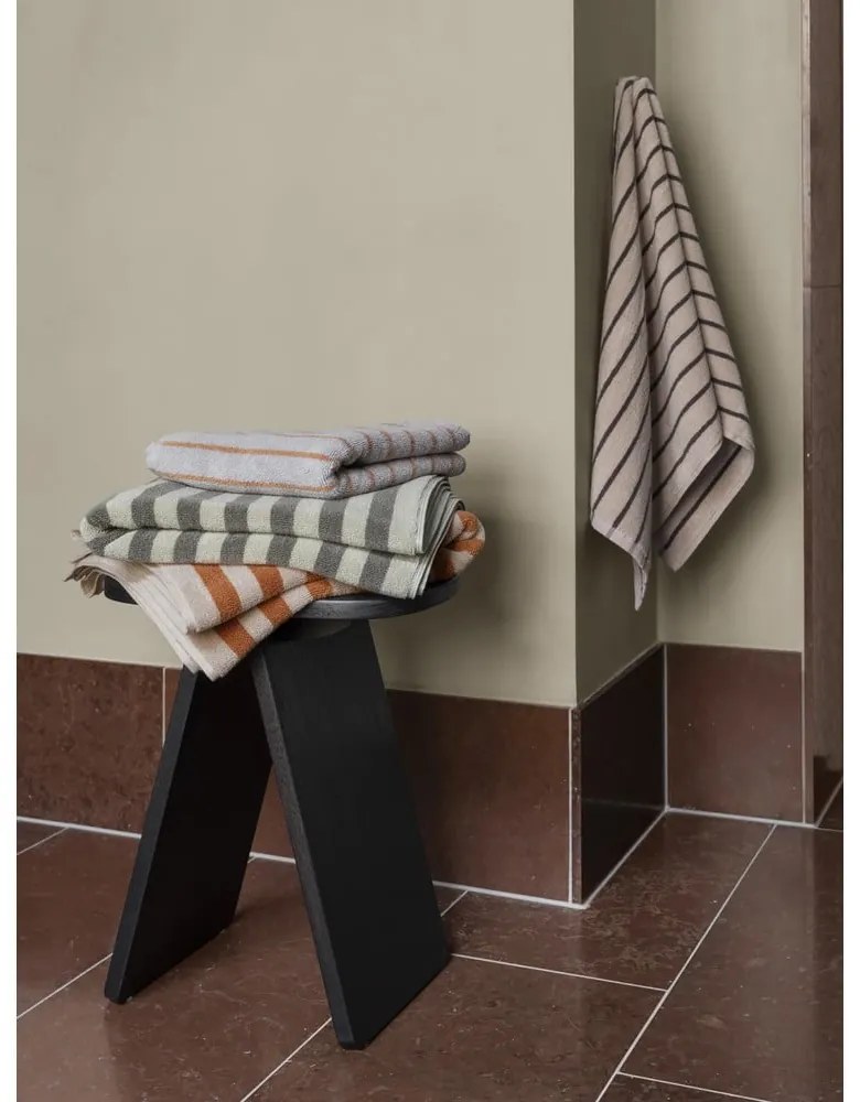 Zöld frottír bio pamut fürdőlepedő 70x140 cm Arto – Blomus