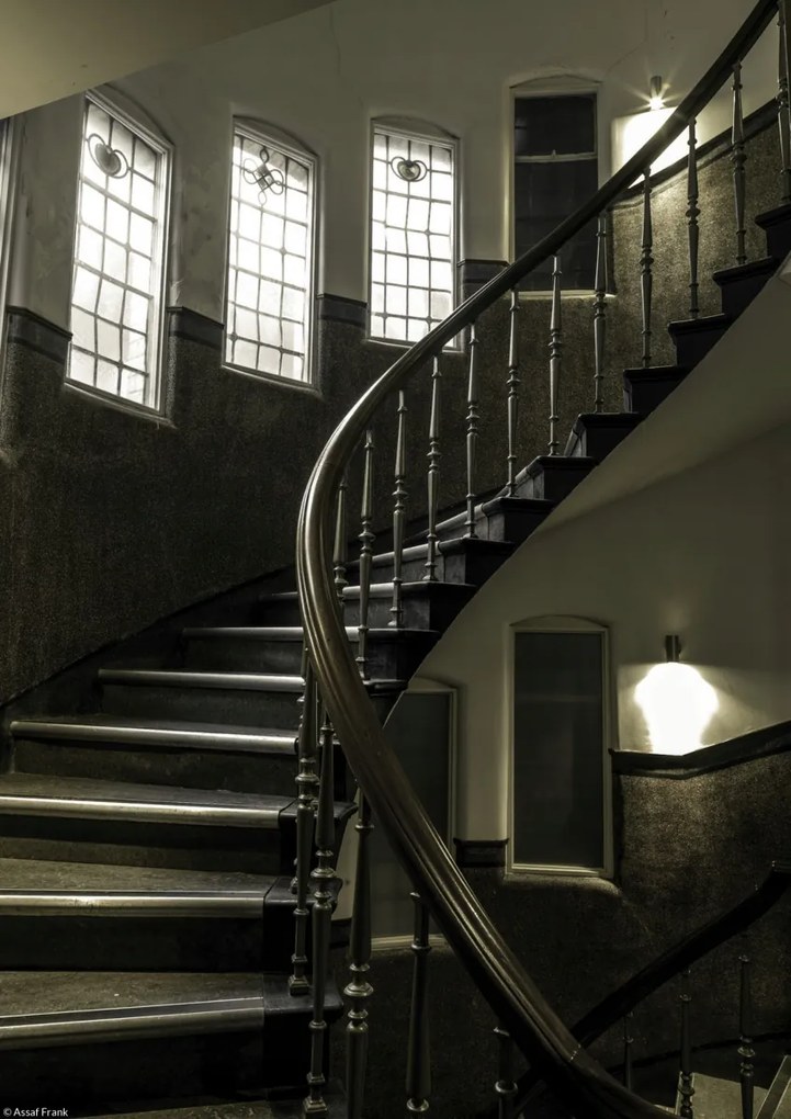 Poszter 21x29,7cm Spirál lépcső az épületben, Assaf Frank