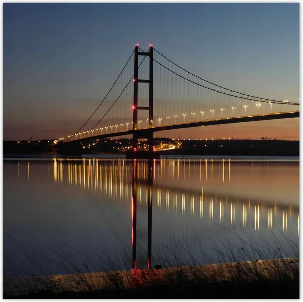 Poszterek 30x30 Kivilágított híd éjszaka