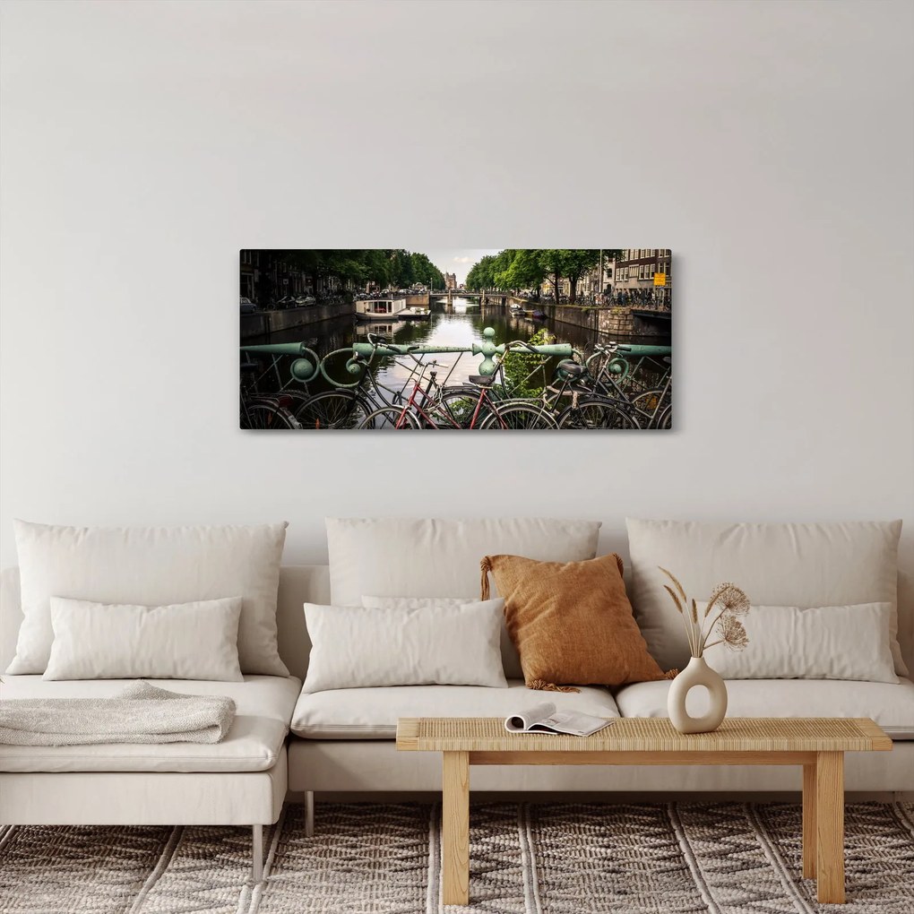 Egy bicikli képe a városban (120x50 cm)