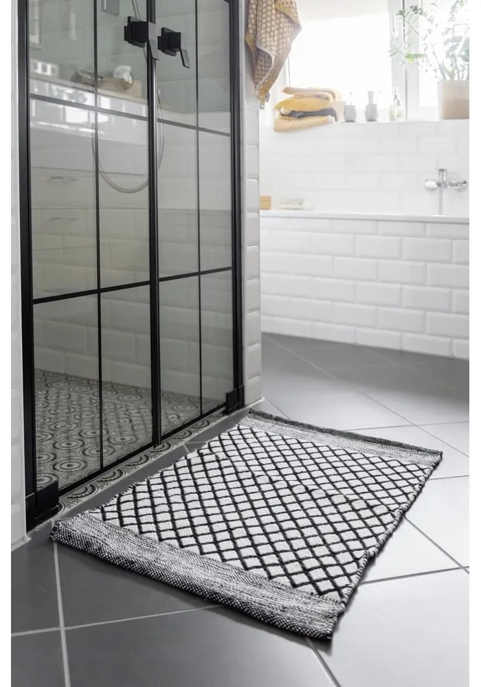 Fekete-fehér újrahasznosított műanyag fürdőszobai kilépő 50x80 cm Tara – Wenko