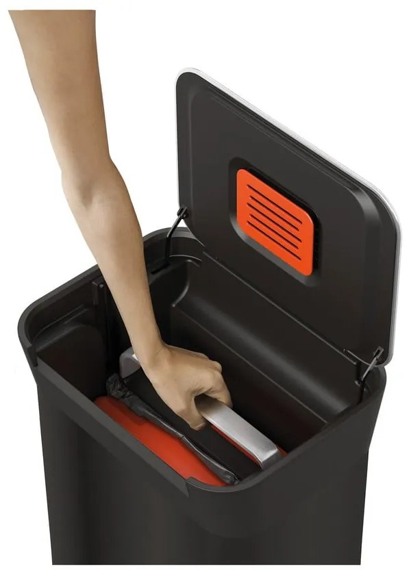 Fekete acél pedálos szemetes 30 l Titan – Joseph Joseph