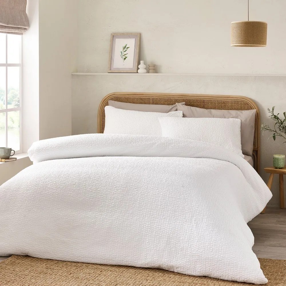 Fehér kétszemélyes krepp ágyneműhuzat 200x200 cm Crinkle Seersucker – Catherine Lansfield