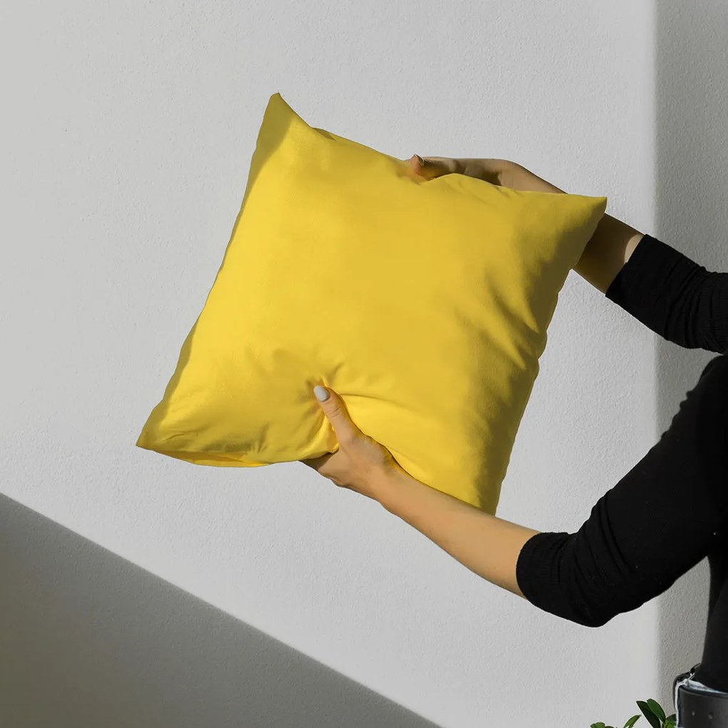 Goldea pamut párnahuzat - ragyogó sárga 50 x 50 cm