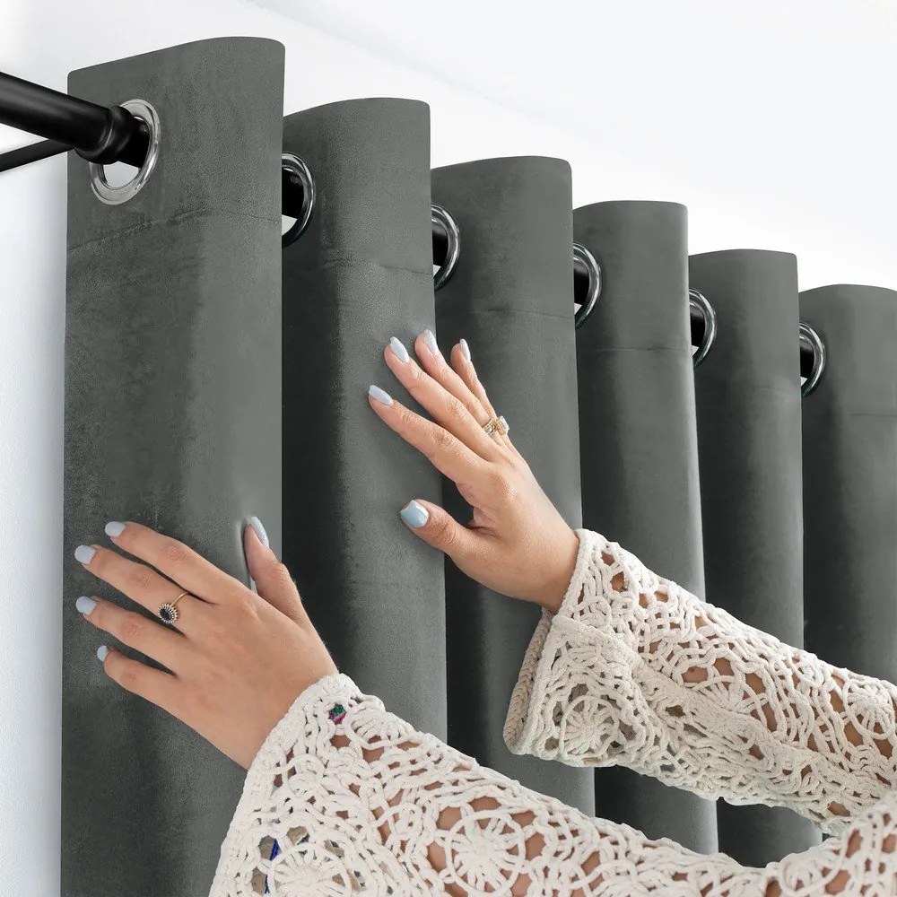 Sötétszürke bársony dimout (részleges sötétítő) függöny 530x270 cm Velto – Filumi