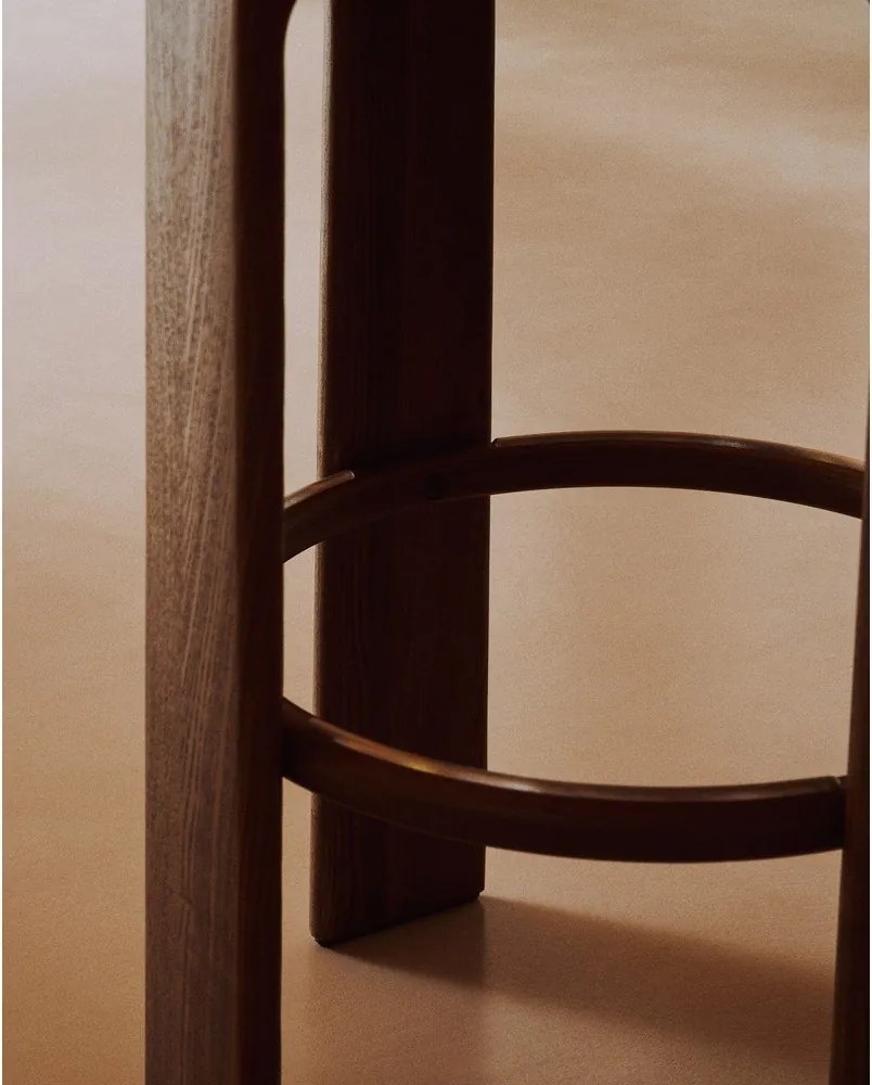 Barna-sötét natúr színű kőrisfa bárszék (ülésmagasság 75 cm) Granite – Kave Home