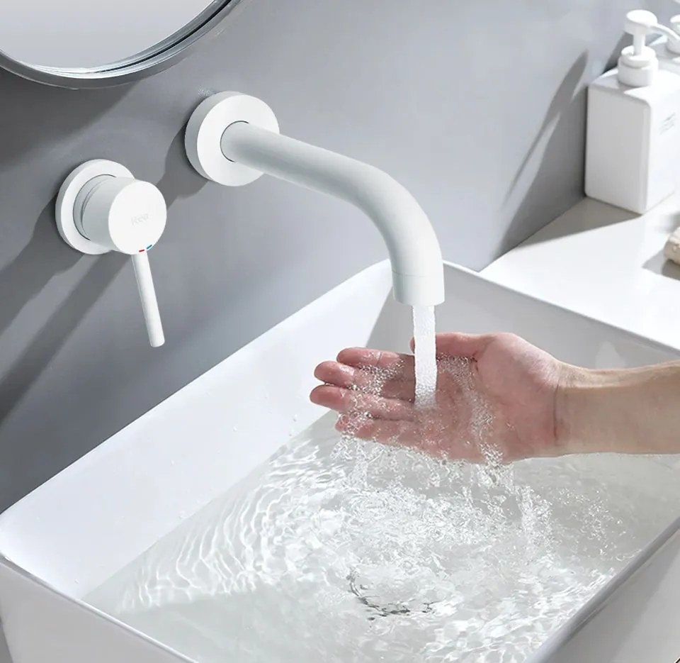 Falra szerelhető csaptelep Rea Lungo White Mat + box