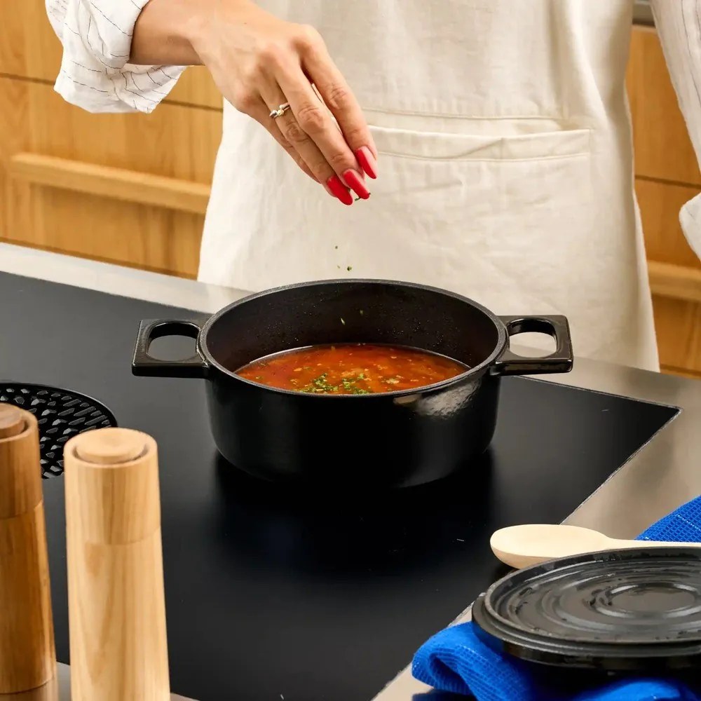 Indukciós tűzhelyhez alkalmas öntöttvas lábas fedővel 2 l Mattia 3.0 – FABINI