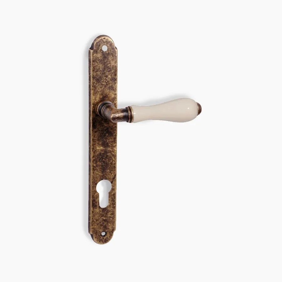 Samoha-Diána Pajzsos Fehér Porcelán Betétes Patinás Antik 55 mm PZ