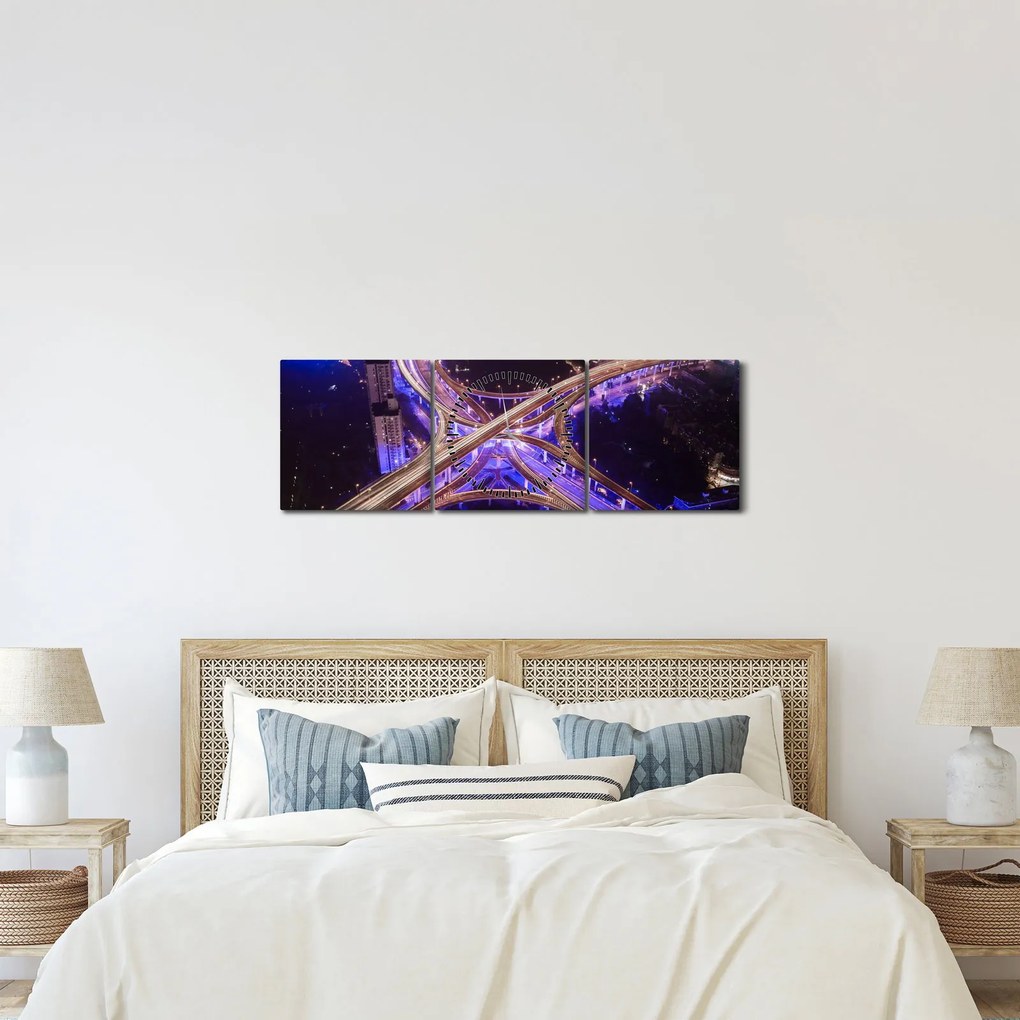 Egy kép egy nagy kereszteződésről éjjel (órával) (90x30 cm)