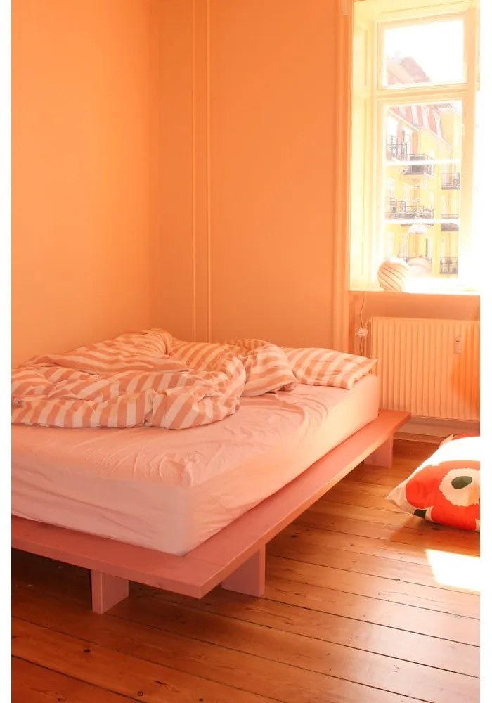 Világos rózsaszín borovi fenyő franciaágy ágyráccsal 160x200 cm Japan – Karup Design