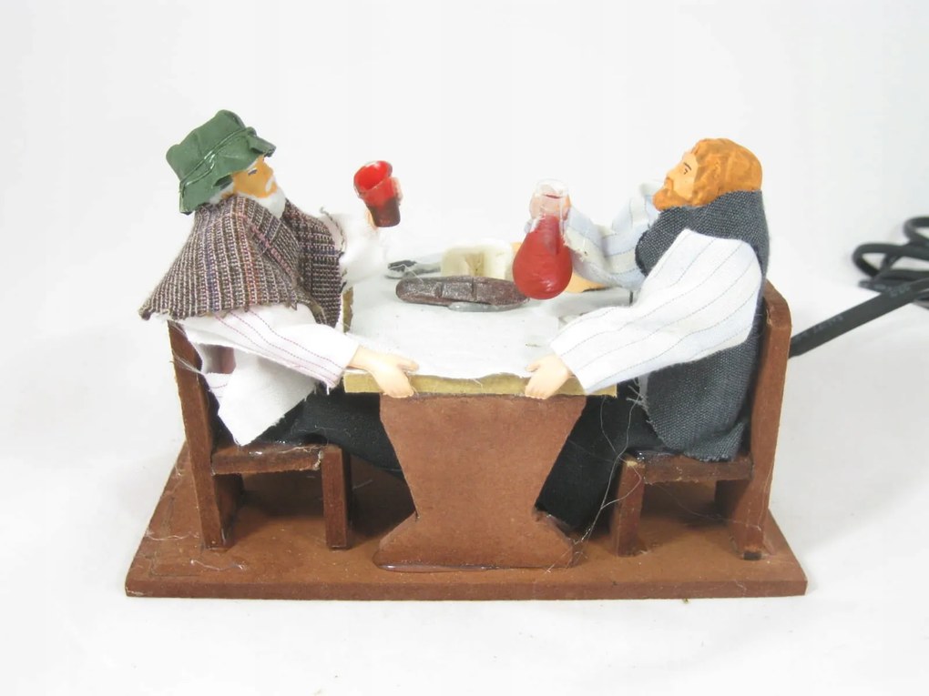 Mozgatható Karácsonyi Betlehem Figura.- Kollégák az asztalnál- 12cm magas 220/230V