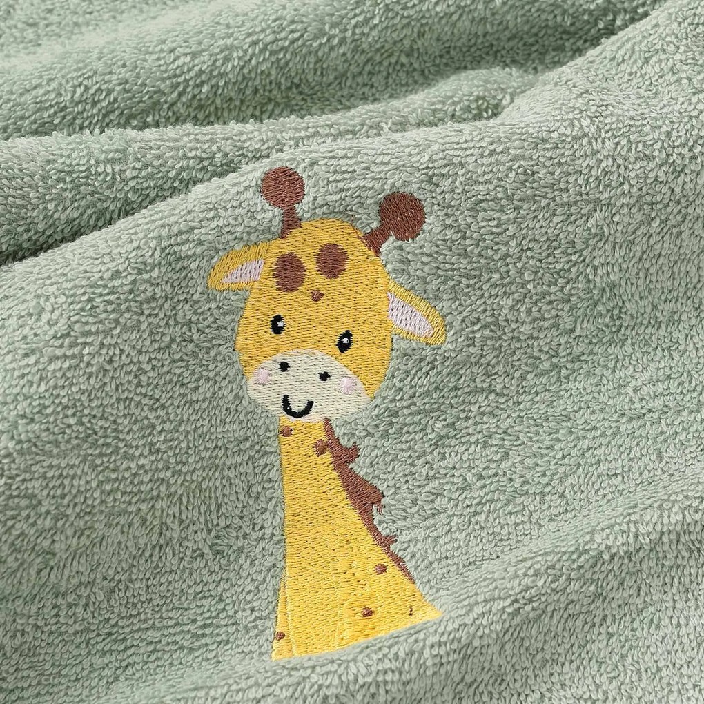 Goldea gyermek frottír törölköző - zsiráf zsályaszínű alapon 30 x 50 cm