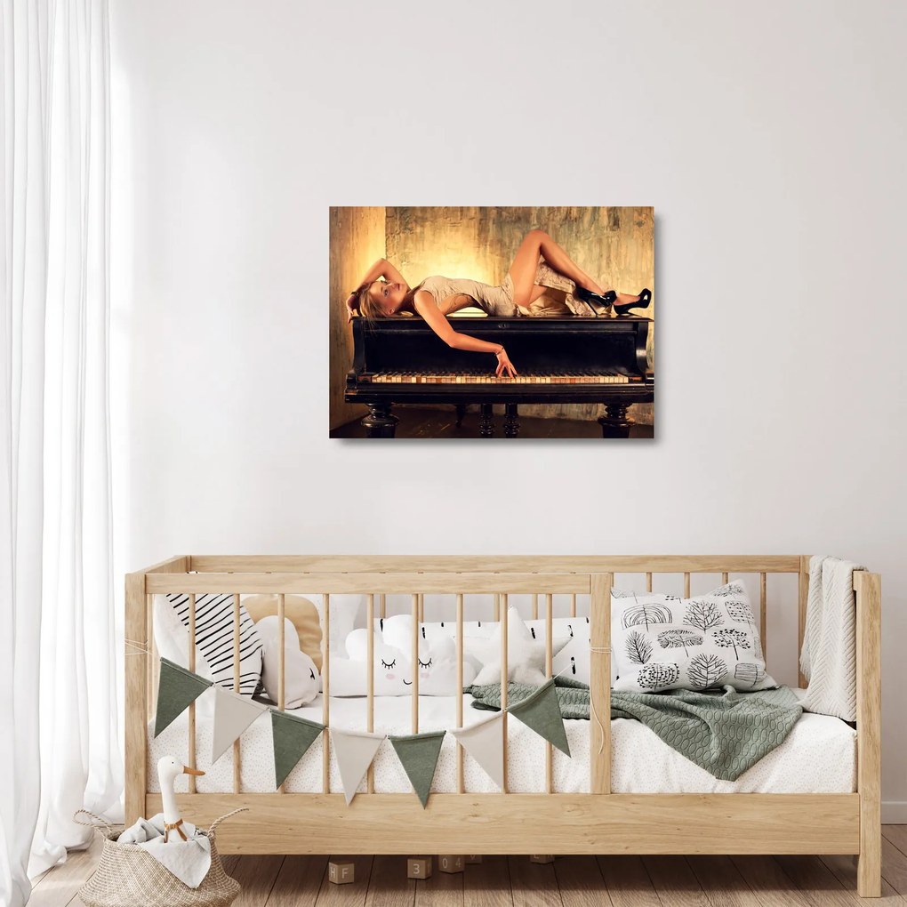 Kép - nő a zongoránál (üvegen) (70x50 cm)
