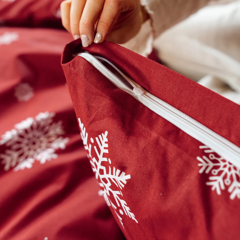 Goldea pamut ágyneműhuzat - hópelyhek piros alapon 140 x 200 és 70 x 90 cm