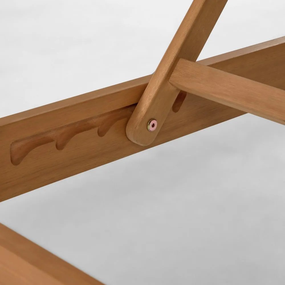 Bézs tömörfa állítható kerti napozóágy Caterin – Kave Home