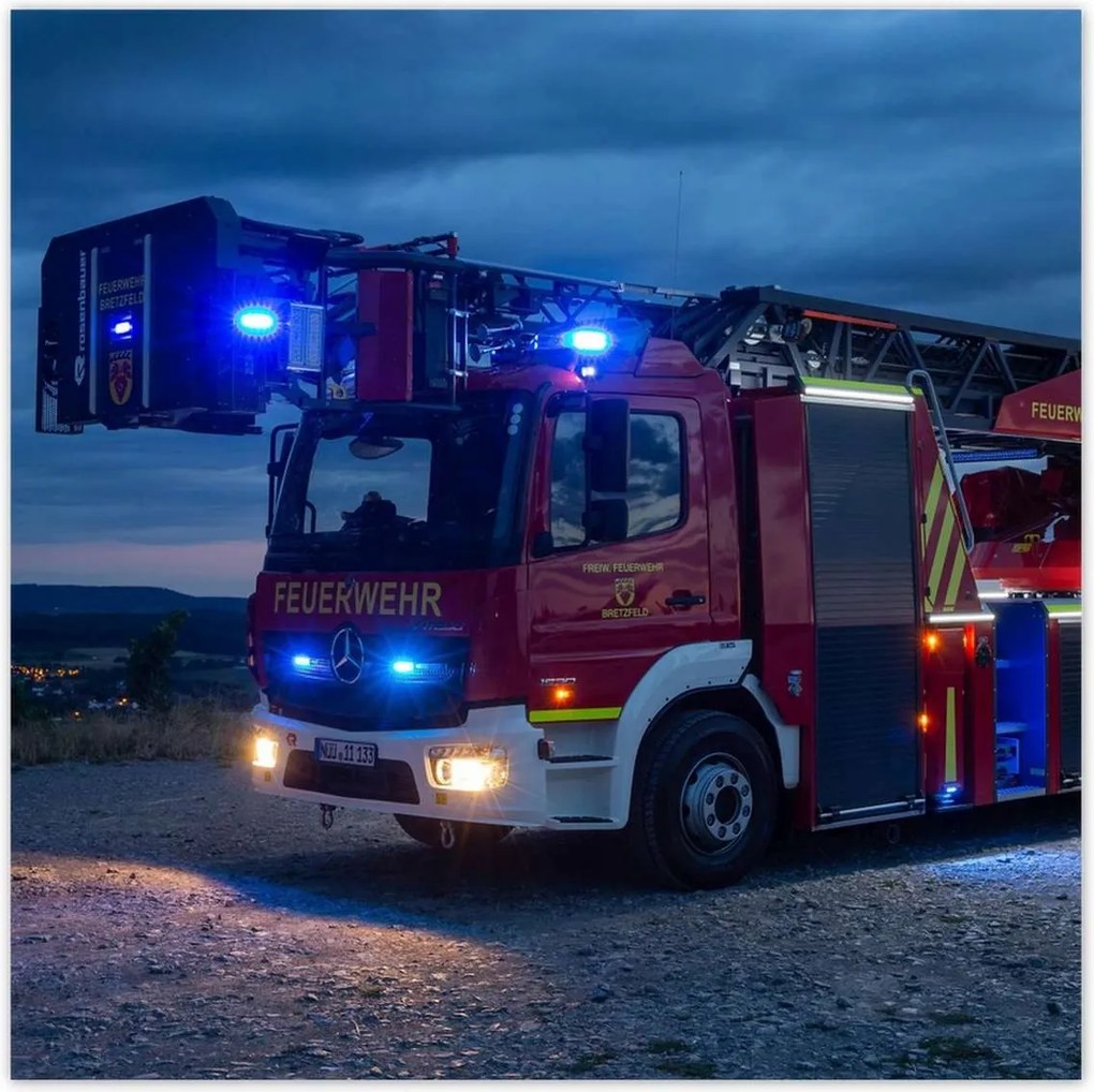 Poszterek 100x100 Tűzoltóautó a jelzésen