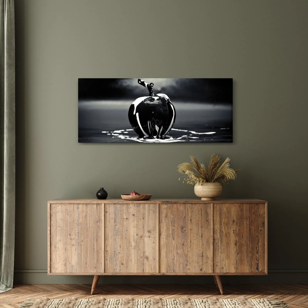 Egy fekete alma képe (120x50 cm)