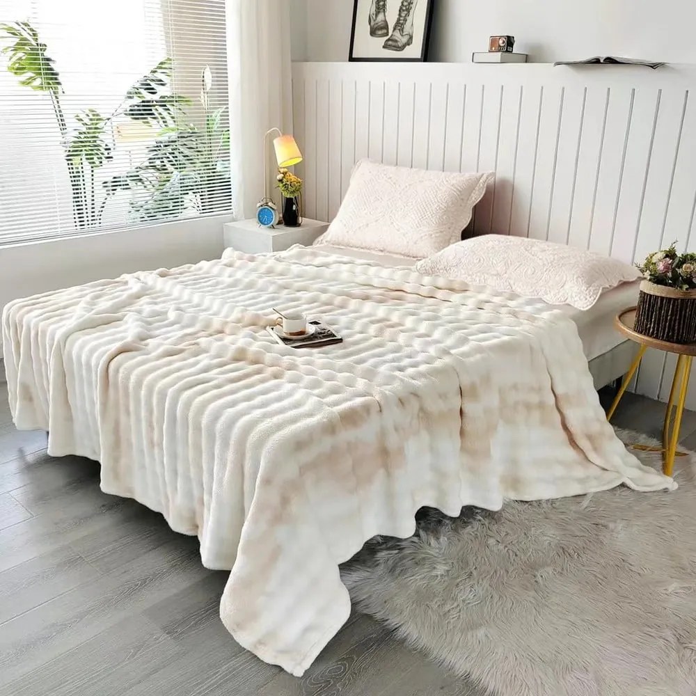 Krémszínű mikroplüss ágytakaró 150x200 cm Victory – My House