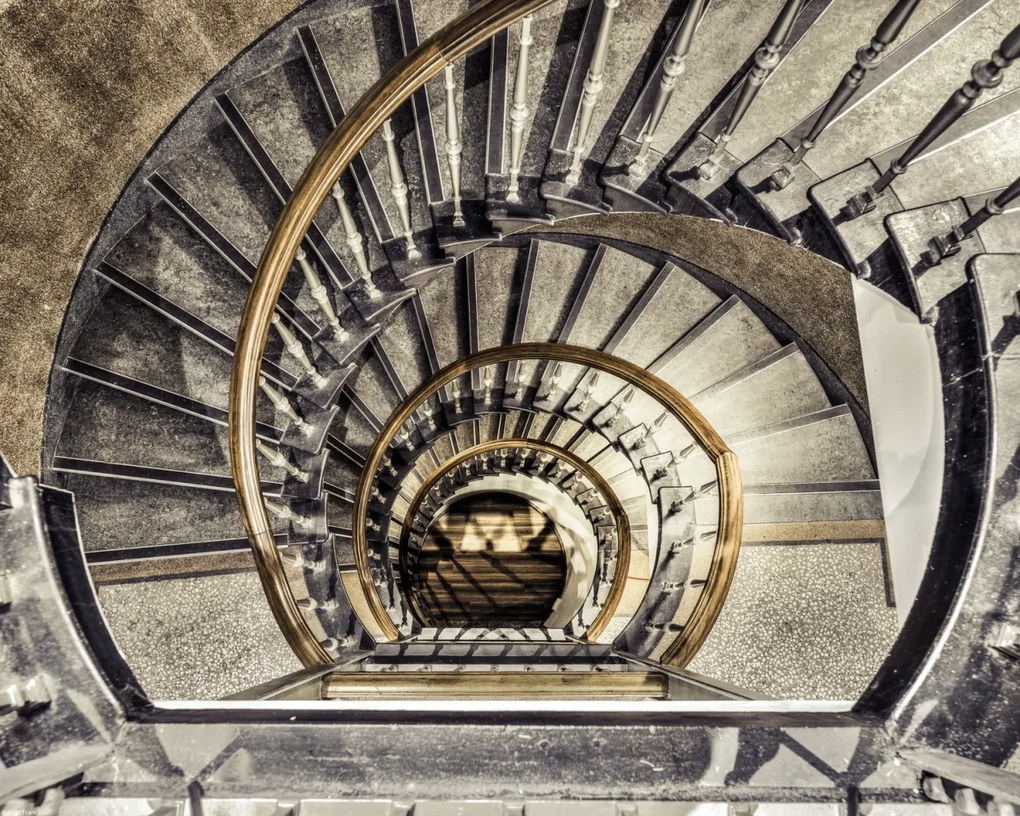 Poszter 50x40cm Spirál lépcső felülről az épületben, Assaf Frank