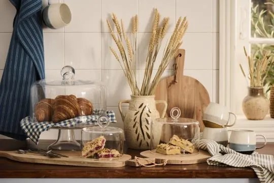 IB Laursen Fa ovális vágódeszka bőr zsinórral ACACIA WOOD - több méretben Méret: S