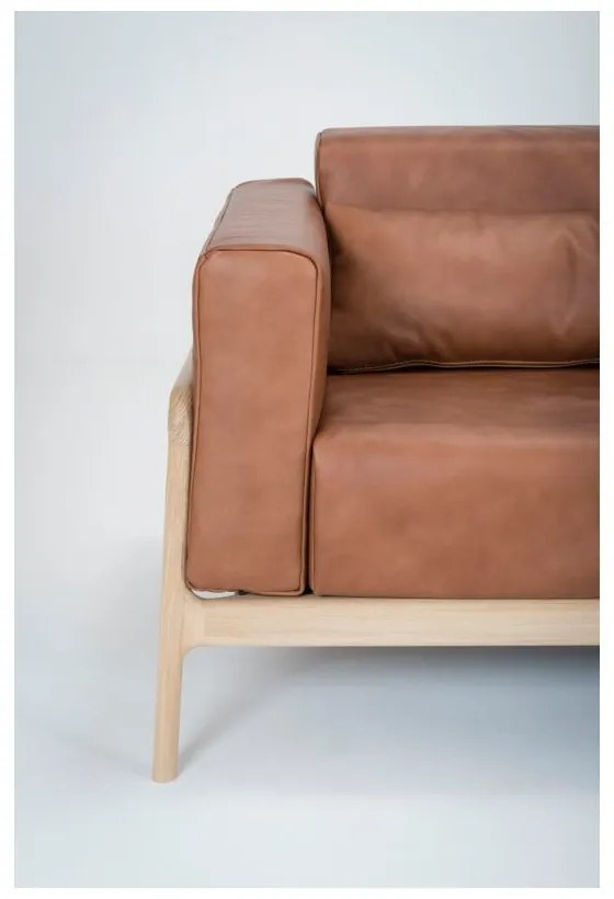 Fawn konyakbarna kanapé bivalybőrből, tömör tölgyfa szerkezettel, 210 cm - Gazzda