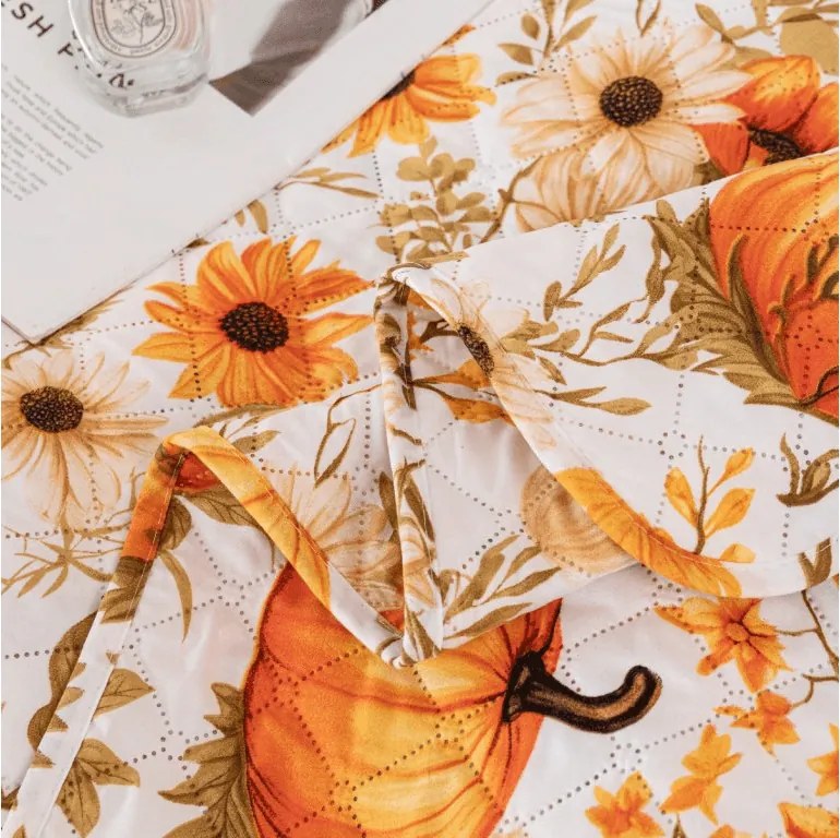 Ágytakaró FLOWERS AND PUMPKINS, narancssárga Méret: 220 x 240 cm