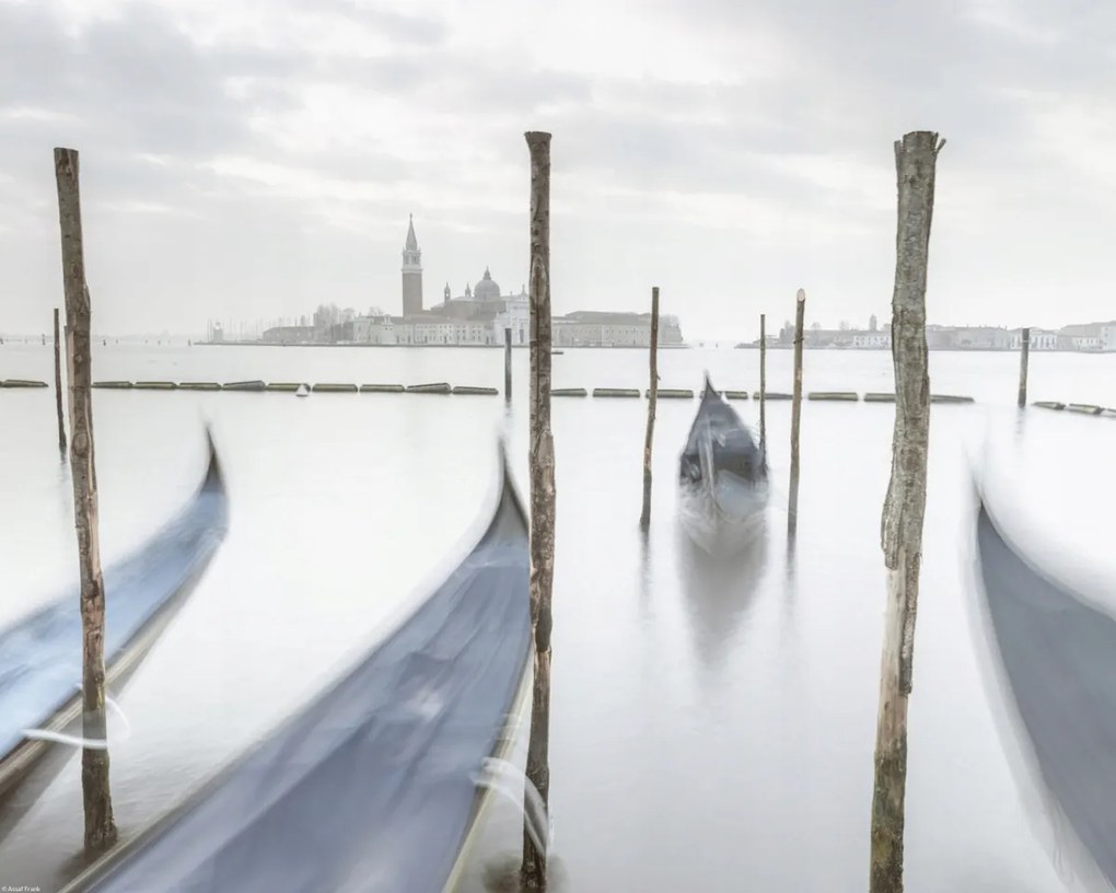 Poszter 50x40cm Gondolák a lagúnában, Assaf Frank