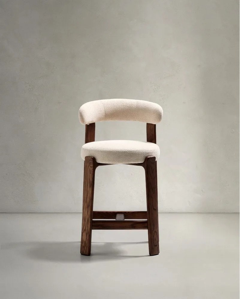 Bézs-sötét natúr színű kőrisfa bárszék (ülésmagasság 65 cm) Granite – Kave Home