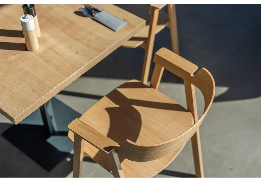 Natúr színű tölgyfa karfás étkezőszék Flip – Gazzda