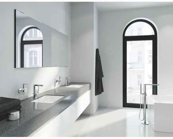 GROHE 23871003 - PLUS mosdócsaptelep M méret, fényes króm