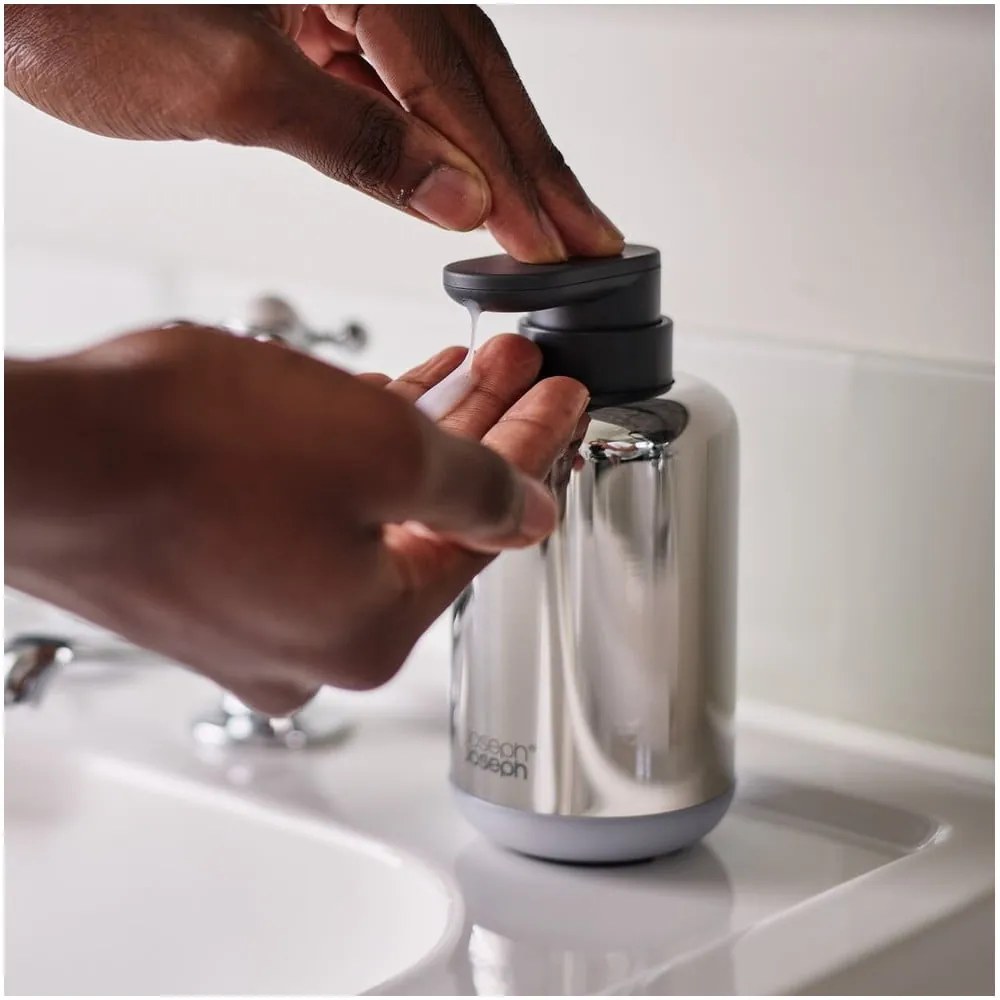 Fényes ezüstszínű rozsdamentes acél szappanadagoló 300 ml EasyStore Luxe – Joseph Joseph