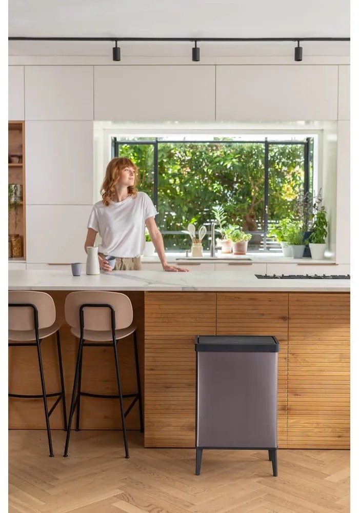 Rózsaszín újrahasznosított műanyag érintésre nyíló szemetes 54 l Verto High – Curver