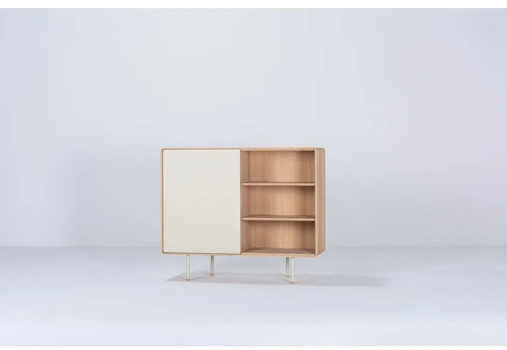 Fehér-natúr színű tölgyfa alacsony komód 118x100 cm Fina – Gazzda