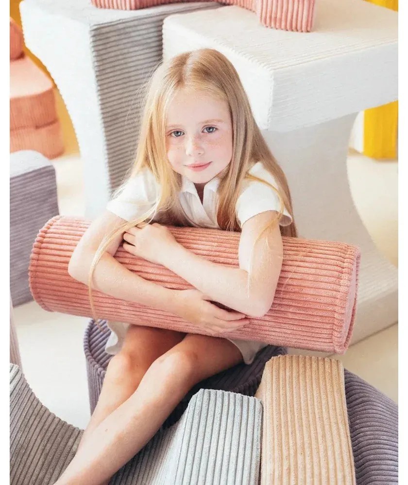Rózsaszín kordbársony párna gyerek kanapéhoz Roll – Wigiwama