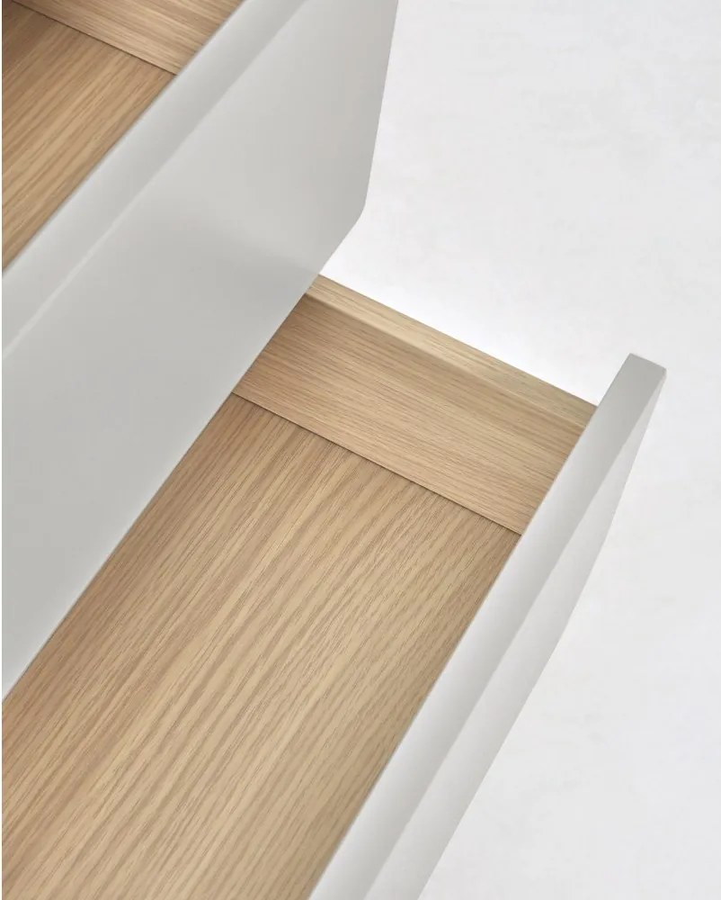 Szürke-natúr színű komód kőrisfa dekorral 60x117x42 cm Anielle – Kave Home